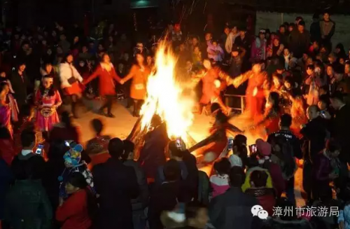 医院回应办篝火晚会被指祭祀