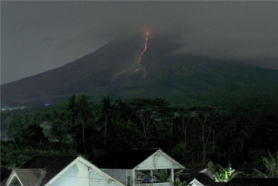 印尼马拉皮火山喷发