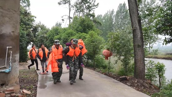 河南南阳出现特大暴雨