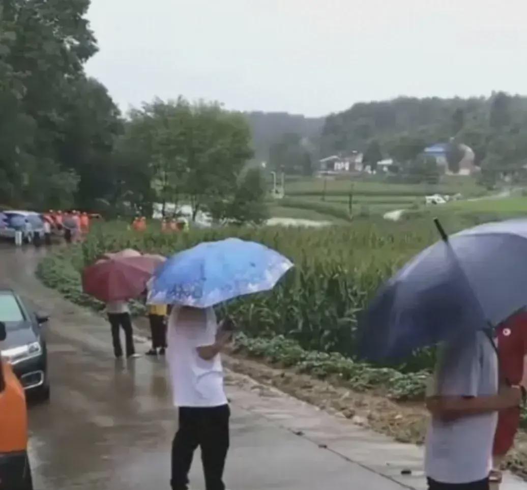 湖南8个村子因暴雨失联