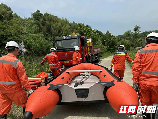 湖南一工作人员防汛时被冲走失联