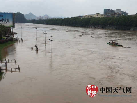 漓江两岸水涨至住宅2楼