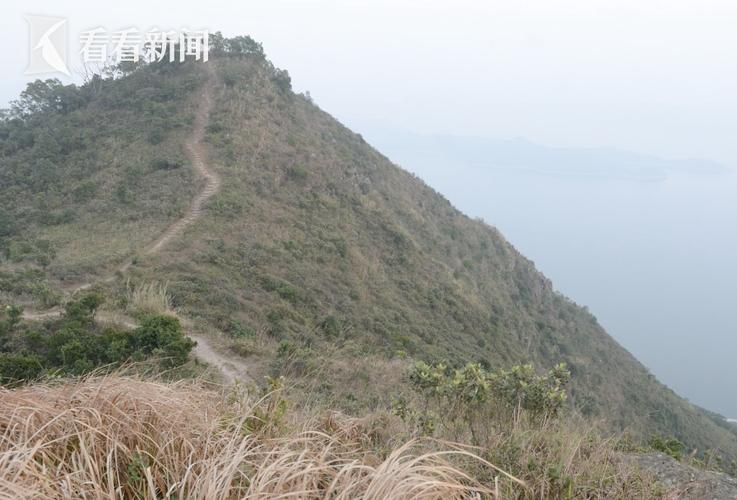 男子爬山离奇身亡身上十几个针孔