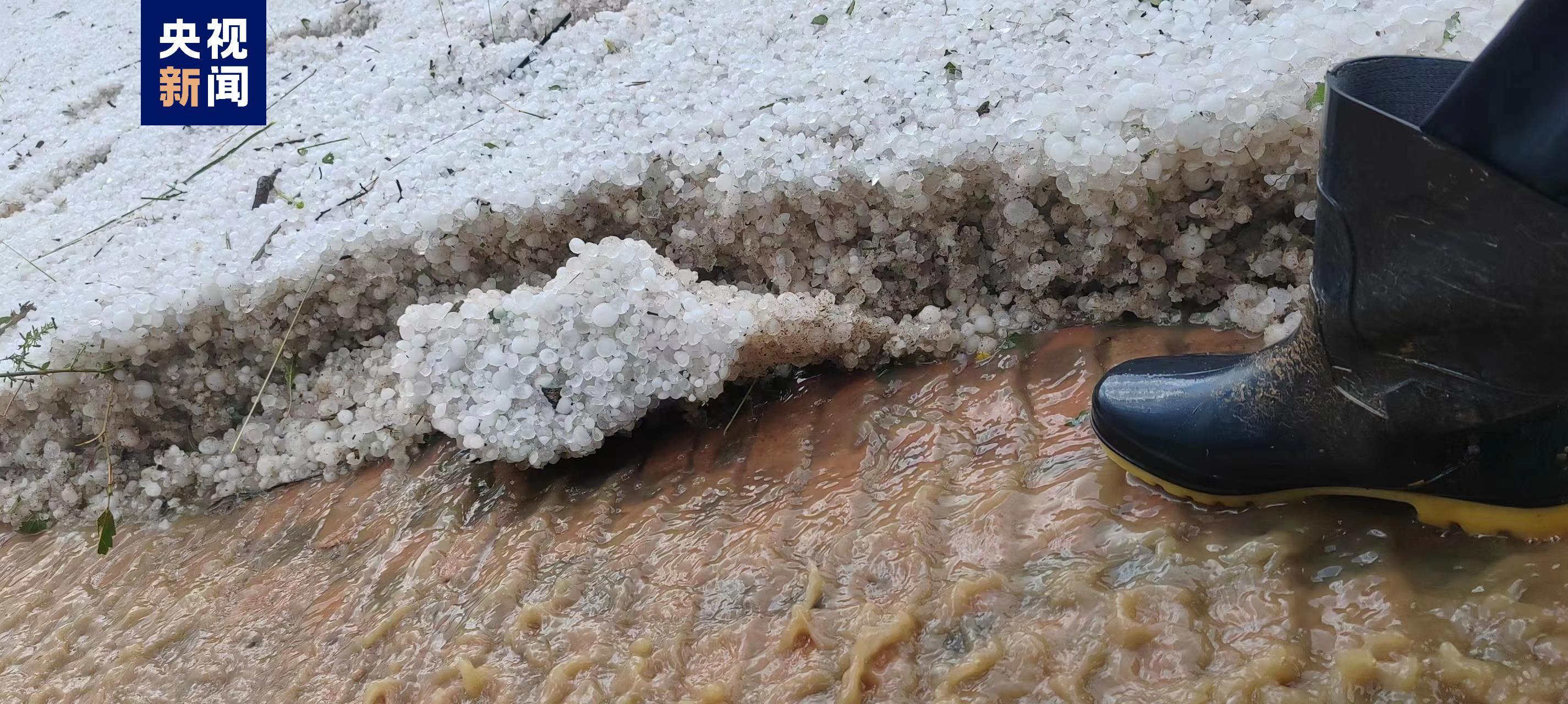 陕西多地遇极端天气：冰雹像积雪