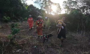 两岁女童失踪7小时 在深山中找到