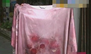 女子称试穿新衣服后全身过敏