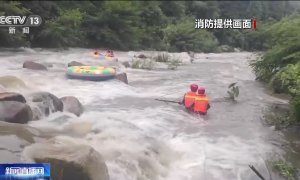 景区漂流遇暴雨 游客从玉米地撤离