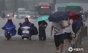 河南多地暴雨已至 局地将有特大暴雨