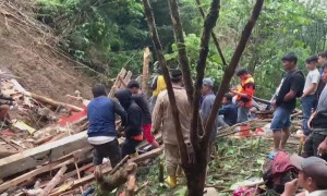 湖南山体滑坡一民宿被冲倒 11人遇难