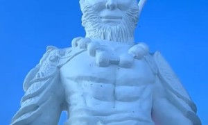 黑龙江“黑悟空”雪雕遭嘲讽