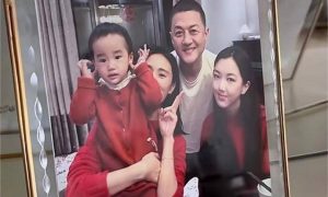 李亚鹏妻子称与李嫣像好姐妹，分享一家四口合照缩略图