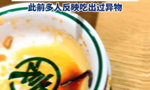 男子在袁记云饺吃出蚯蚓店家愿赔500缩略图